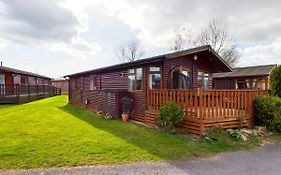 3 Bedroom Partial Lakeview Lodge - Ensuite & Balcony Deck